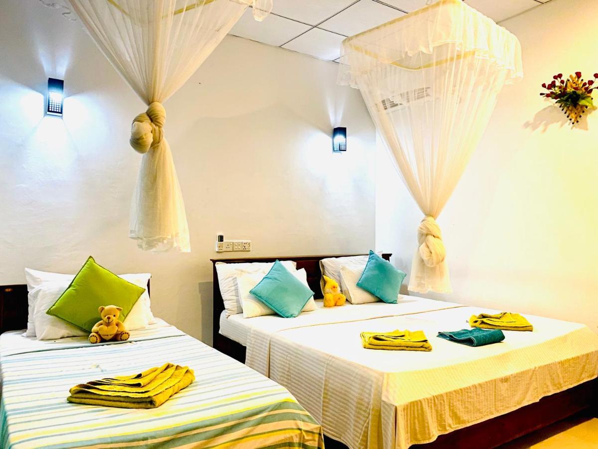 The Jungle Path Lodge Сигирия Экстерьер фото